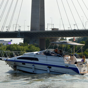 Bayliner Siera 2655 gliser spoljašnji izgled bočna leva strana