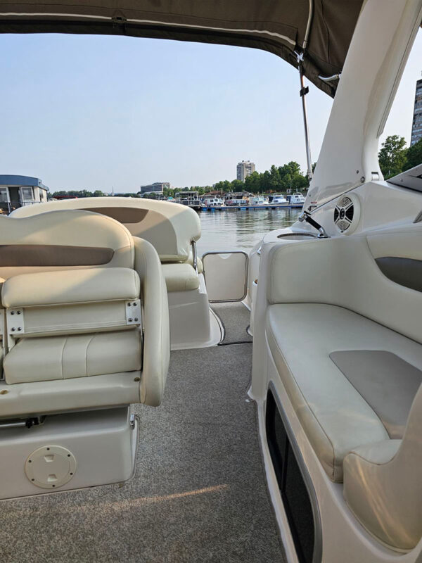 Chaparral 270 Signature gliser u Beogradu unutrašnji izgled sedišta