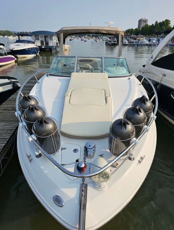 Chaparral 270 Signature gliser u Beogradu spoljašnji izgled prednja strana