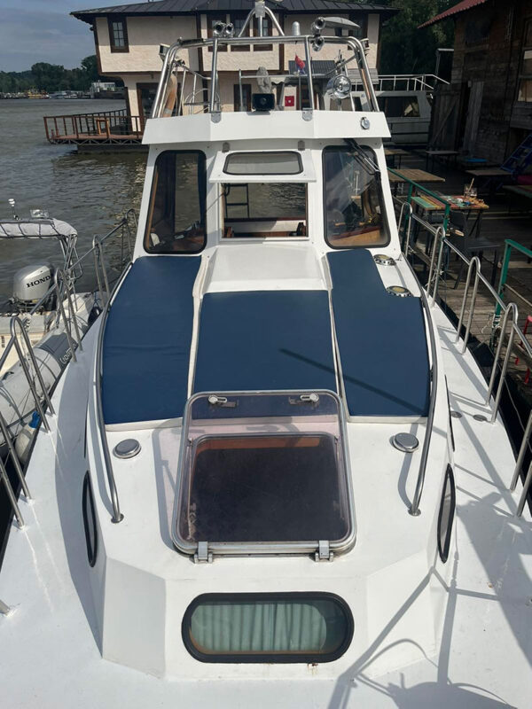 Danube Adventure brod u Beogradu pramac sa dušekom za sunčanje