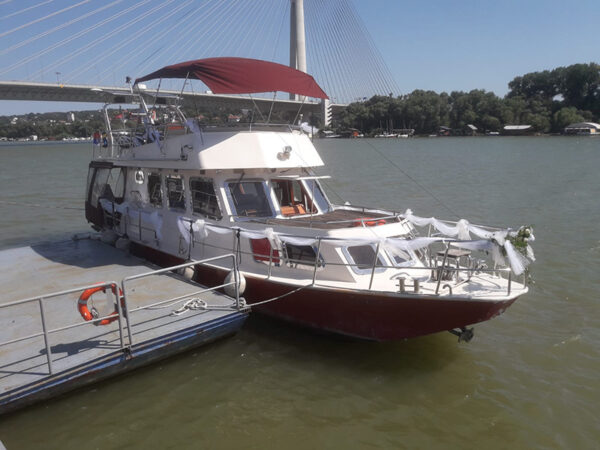 River Lounge brod u Beograd spoljašnji izgled prednje bočno desno