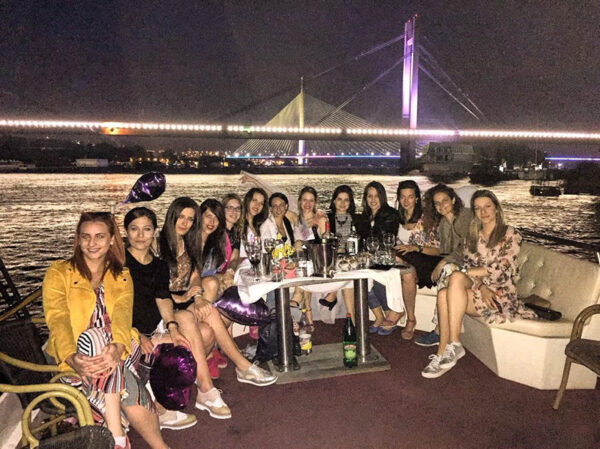 River Lounge brod proslava devojačke večeri na fly bridge terasi