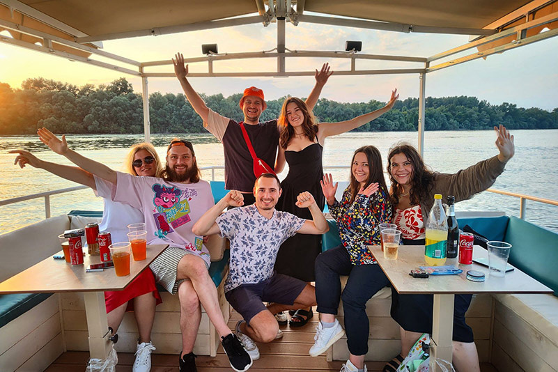 Najam katamarana za team building za manju grupu ljudi